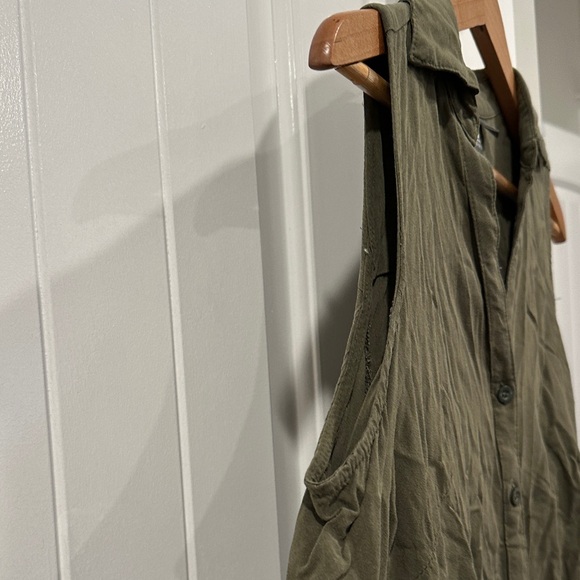 Soho Women's Dark Green Sleeveless Button Down Shirt - Picture 3 of 5